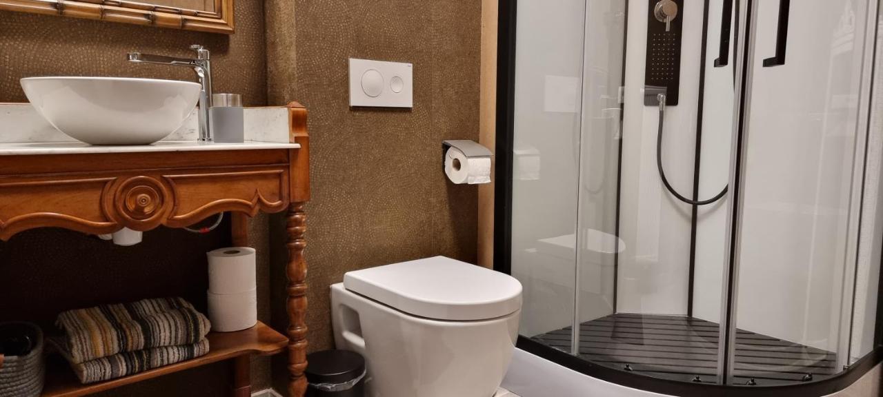 Logies La Chevre Folle - Lodging & Cooking In Style With Shared Kitchen Oostende Bagian luar foto