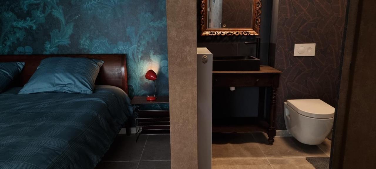 Logies La Chevre Folle - Lodging & Cooking In Style With Shared Kitchen Oostende Bagian luar foto