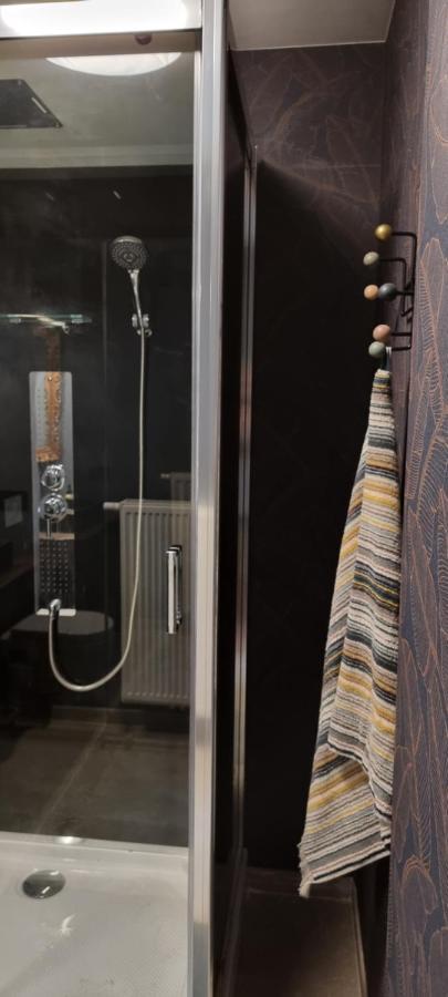 Logies La Chevre Folle - Lodging & Cooking In Style With Shared Kitchen Oostende Bagian luar foto