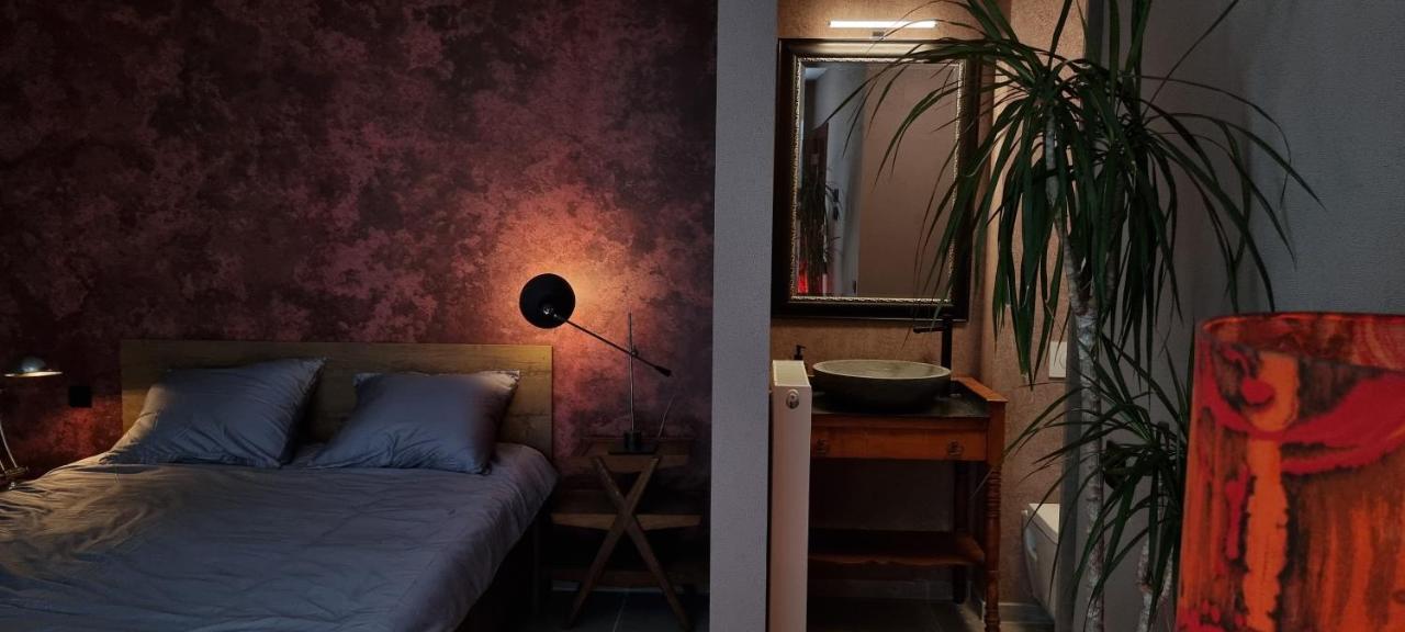 Logies La Chevre Folle - Lodging & Cooking In Style With Shared Kitchen Oostende Bagian luar foto