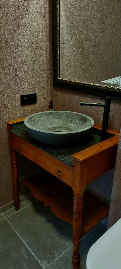 Logies La Chevre Folle - Lodging & Cooking In Style With Shared Kitchen Oostende Bagian luar foto